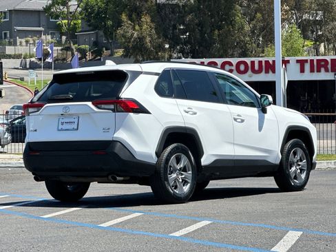 Used 2024 Toyota RAV4 XLE AWD/4WD image 5
