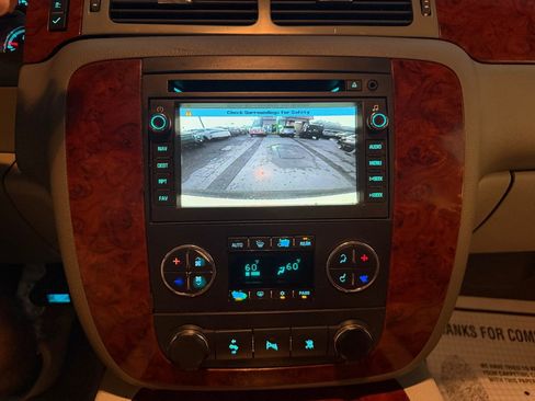 Used 2011 Chevrolet Tahoe LTZ RWD image 17