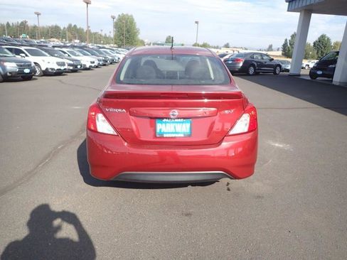 Used 2019 Nissan Versa SV FWD image 4