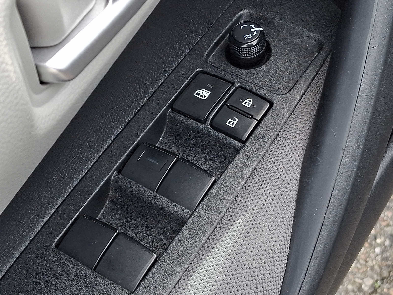 Used 2020 Toyota Corolla LE FWD image 24