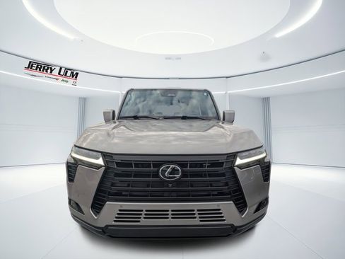 Used 2024 Lexus GX 550 image 7