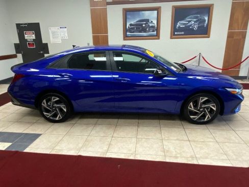 Used 2025 Hyundai Elantra Sport FWD image 6