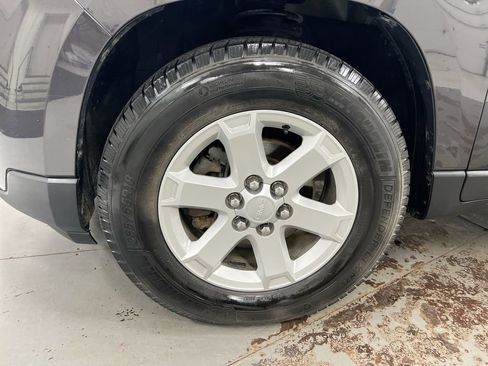 Used 2015 GMC Acadia SLE FWD image 27