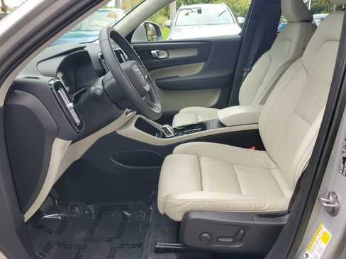 Certified 2023 Volvo XC40 B5 Plus w/ Driver Assist Package AWD/4WD image 18