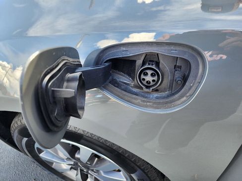 Used 2021 Chrysler Pacifica Touring-L image 22