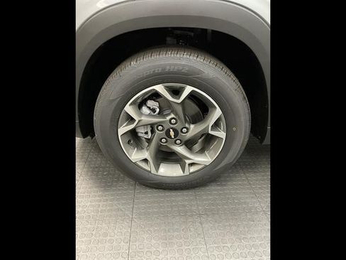 New 2026 Chevrolet Trax LT w/ LT Convenience Package FWD image 34
