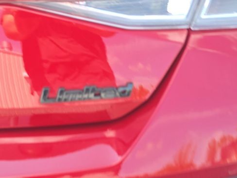 Used 2023 Hyundai Elantra Limited w/ Cargo Package FWD image 7