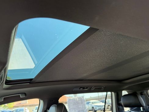 Used 2023 Volkswagen Tiguan SE R-Line image 16