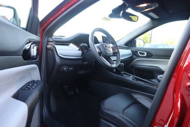 Used 2025 Jeep Compass Limited AWD/4WD image 15