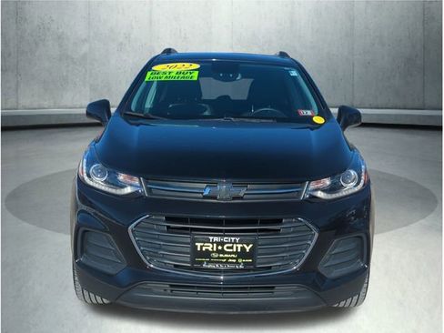 Used 2022 Chevrolet Trax LT w/ Midnight Edition image 11