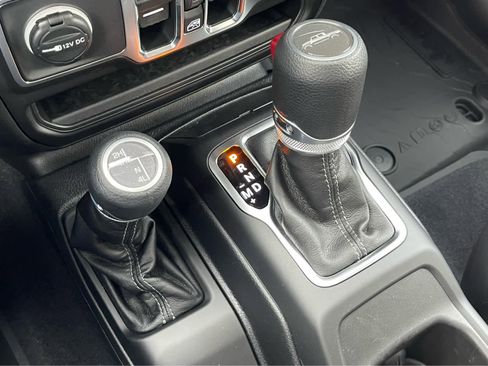 New 2025 Jeep Gladiator Sport image 17