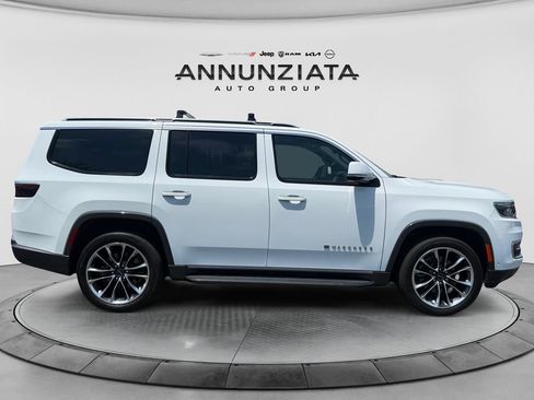 Used 2022 Jeep Wagoneer Series II w/ Premium Group I AWD/4WD image 6