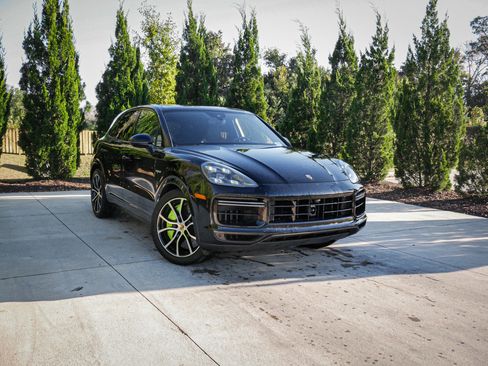 Used 2021 Porsche Cayenne Turbo S image 2