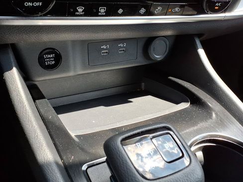 Used 2025 Nissan Rogue SV AWD/4WD image 30