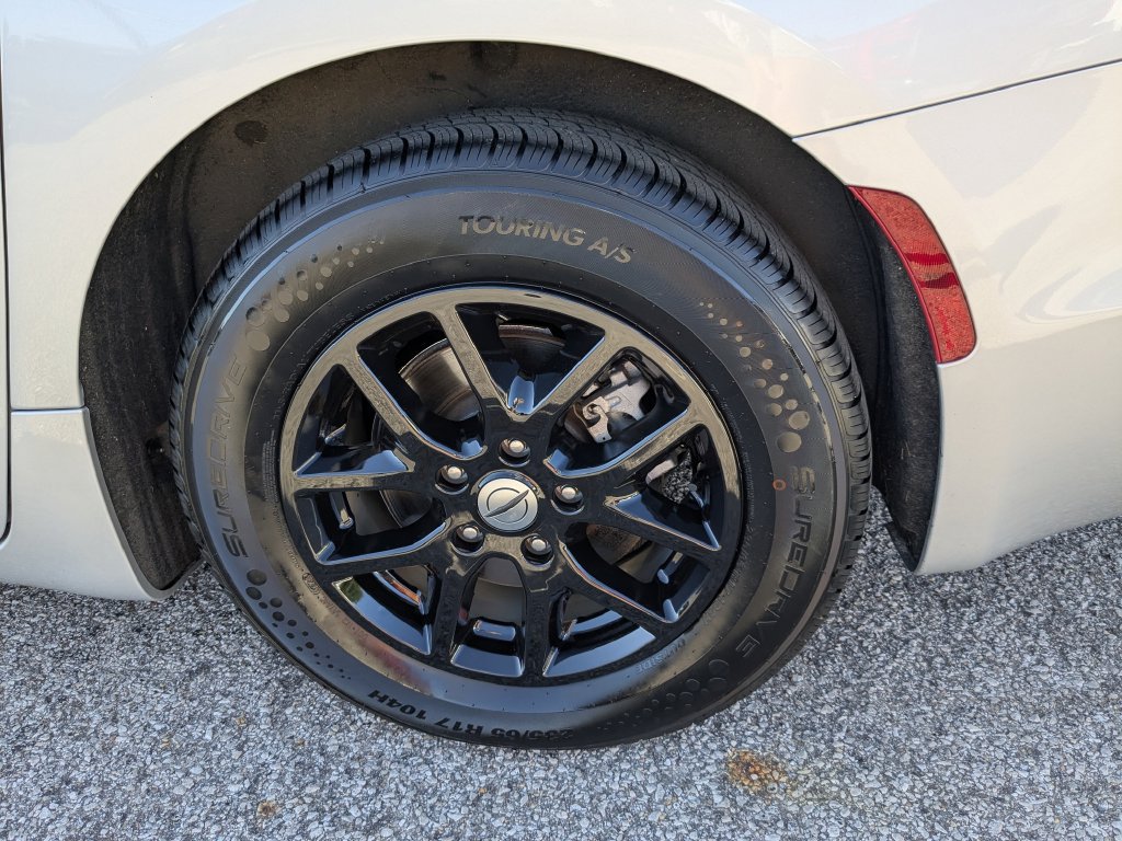 Used 2024 Chrysler Pacifica Touring-L FWD image 15