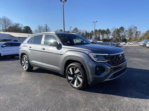 Used 2024 Volkswagen Atlas Cross Sport SE image 2