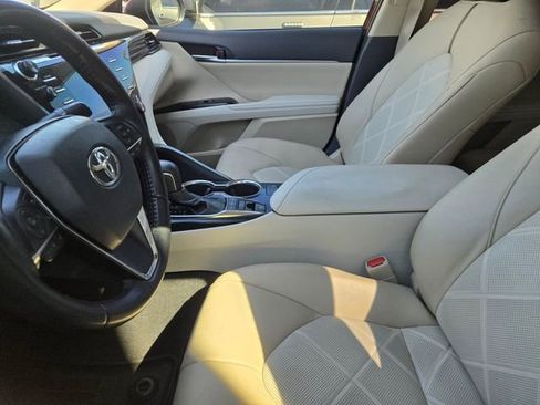 Used 2019 Toyota Camry XLE image 3