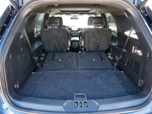 Used 2020 Ford Explorer XLT w/ Equipment Group 202A AWD/4WD image 18