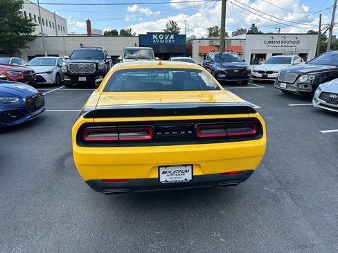 Used 2017 Dodge Challenger R/T Scat Pack w/ Leather Interior Group RWD image 4