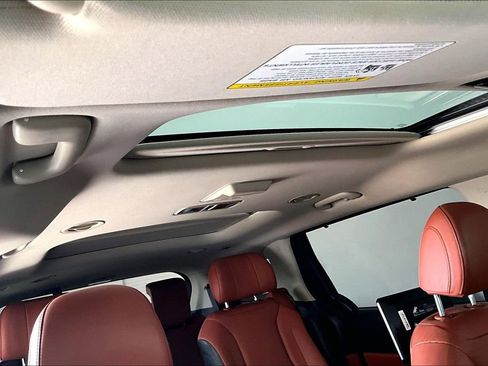 Used 2022 Kia Carnival SX Prestige image 22