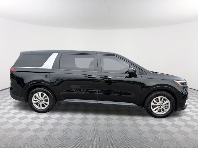 Used 2024 Kia Carnival LX FWD image 4
