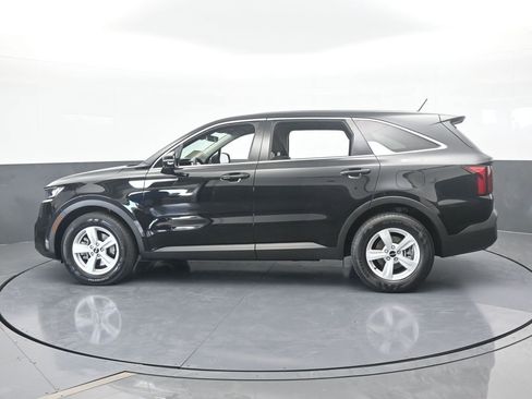 Used 2022 Kia Sorento LX image 3