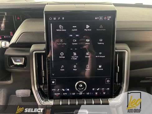 Used 2025 GMC Yukon Denali AWD/4WD image 21