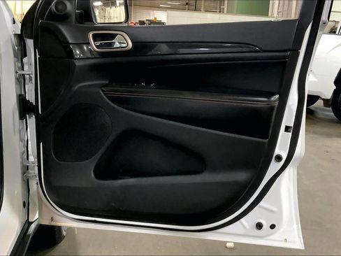 Used 2016 Jeep Grand Cherokee Laredo 75th Anniversary image 22