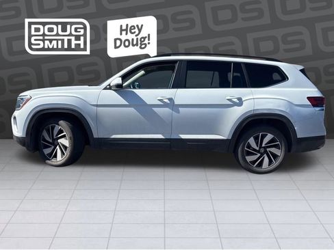 Used 2024 Volkswagen Atlas SE AWD/4WD image 1