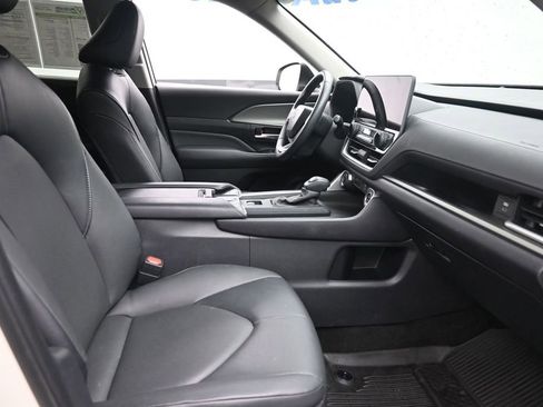 Used 2024 Toyota Grand Highlander AWD image 7