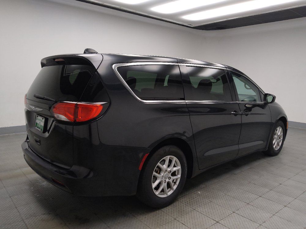 Used 2017 Chrysler Pacifica LX FWD image 10