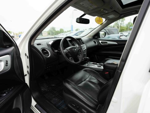 Used 2017 Nissan Pathfinder SL w/ SL Premium Package AWD/4WD image 8