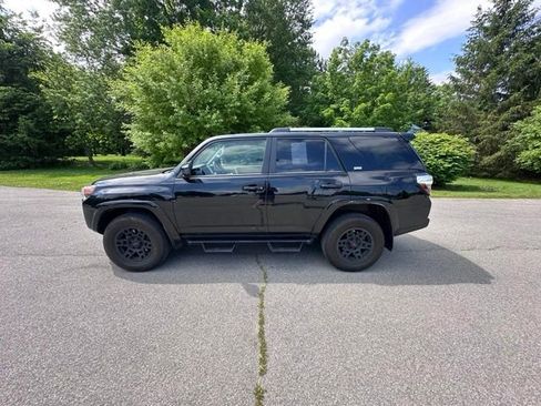 Used 2023 Toyota 4Runner SR5 AWD/4WD image 6