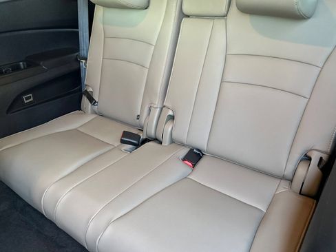 Used 2019 Honda Pilot Touring image 16