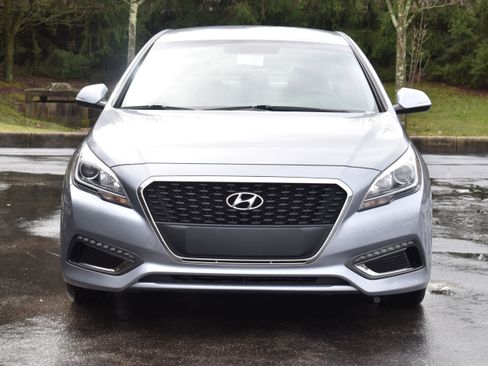 Used 2017 Hyundai Sonata SE image 2