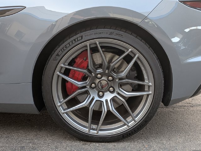 Used 2025 Chevrolet Corvette Z06 RWD image 16
