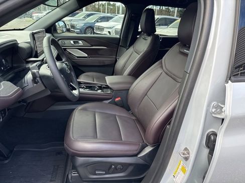 Certified 2025 Ford Explorer Platinum image 10