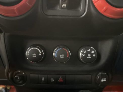 Used 2014 Jeep Wrangler Unlimited Sport w/ Quick Order Package 24S AWD/4WD image 19
