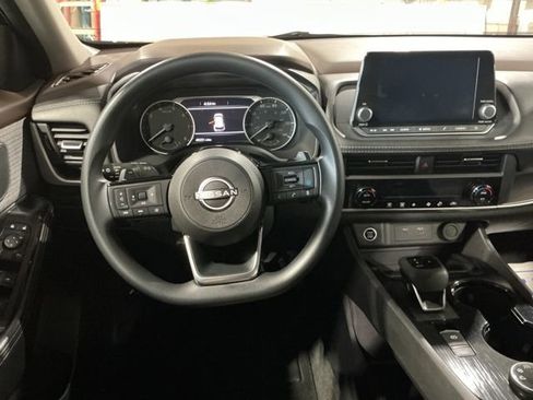 Used 2023 Nissan Rogue SV image 14