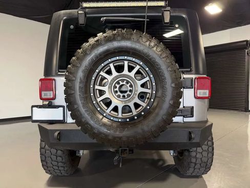 Used 2018 Jeep Wrangler Sport AWD/4WD image 5