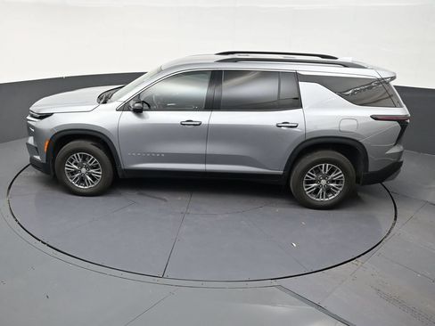 Used 2024 Chevrolet Traverse LS FWD image 11