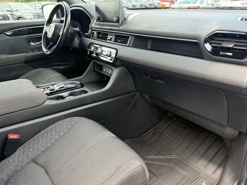 Used 2023 Honda Pilot Sport image 14