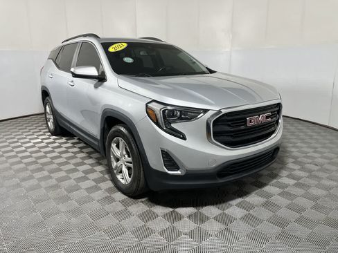 Used 2021 GMC Terrain SLE w/ Driver Convenience Package FWD image 2
