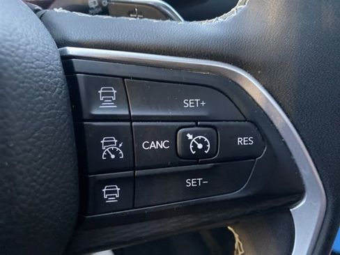 Used 2023 Jeep Grand Cherokee Laredo image 21