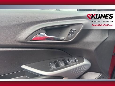 Used 2025 Chevrolet Trax LS image 21