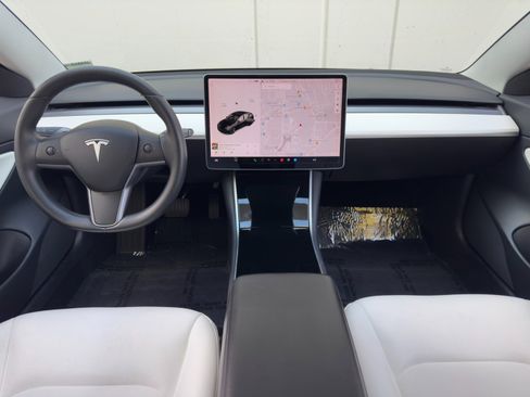Used 2019 Tesla Model 3 Standard Range Plus image 13