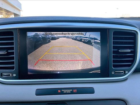 Used 2020 Kia Sportage LX image 12