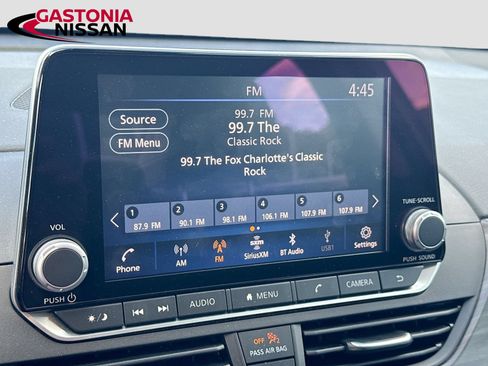Used 2025 Nissan Altima 2.5 SV FWD image 19