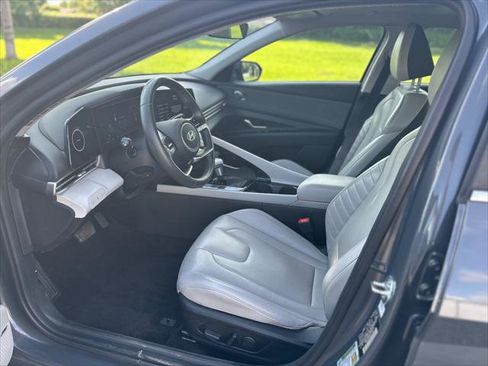Used 2025 Hyundai Elantra Limited FWD image 12