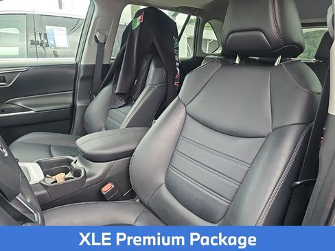 Used 2021 Toyota RAV4 XLE Premium FWD image 4